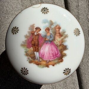 Vintage  Limoges Castel  France Fragonard Romantic Couple 3 Legged Trinket Box